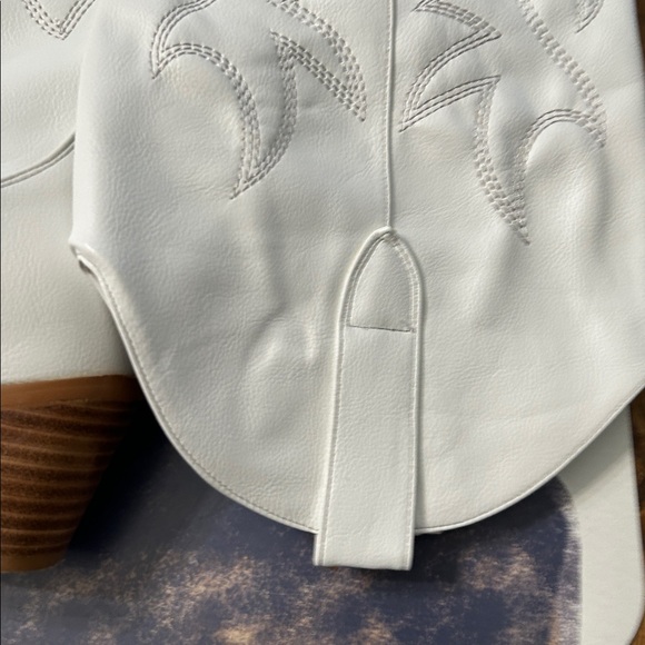 Billini  White Urson Cowboy Boots - Picture 5 of 6